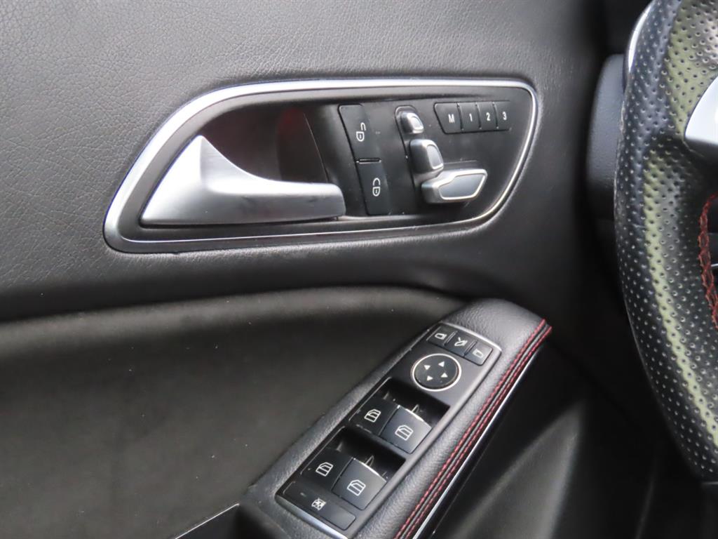 벤츠 CLA클래스 CLA250 4매틱 AMG 라인 - 이미지 9