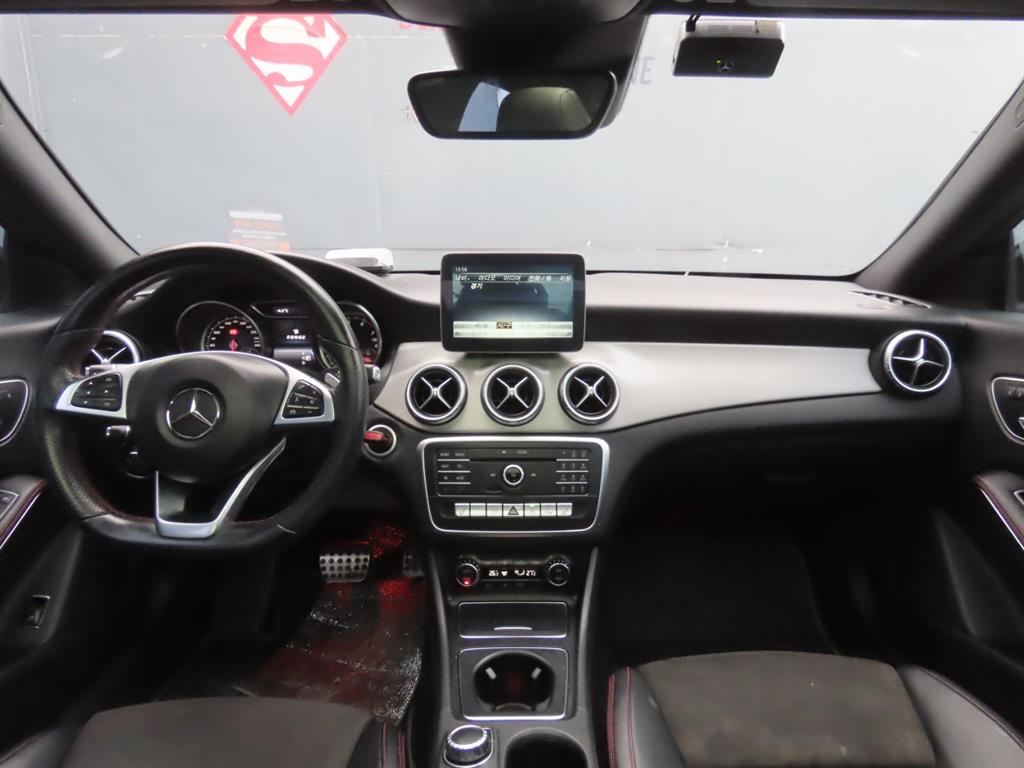 벤츠 CLA클래스 CLA250 4매틱 AMG 라인 - 이미지 3