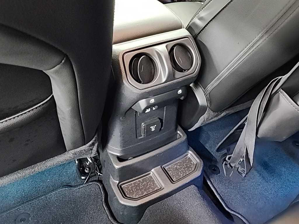 지프 랭글러(JL) 2.0 오버랜드 4DR 파워탑 - 이미지 10