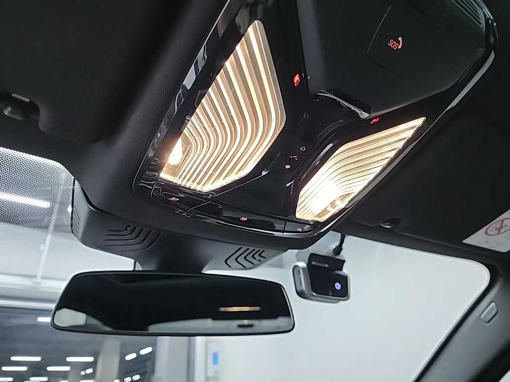 BMW 5시리즈(7세대) 523d M 스포츠팩 - 이미지 8