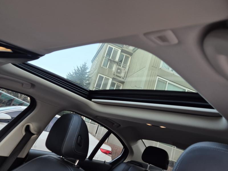 BMW 3시리즈(7세대) 330e 럭셔리 라인 - 이미지 18