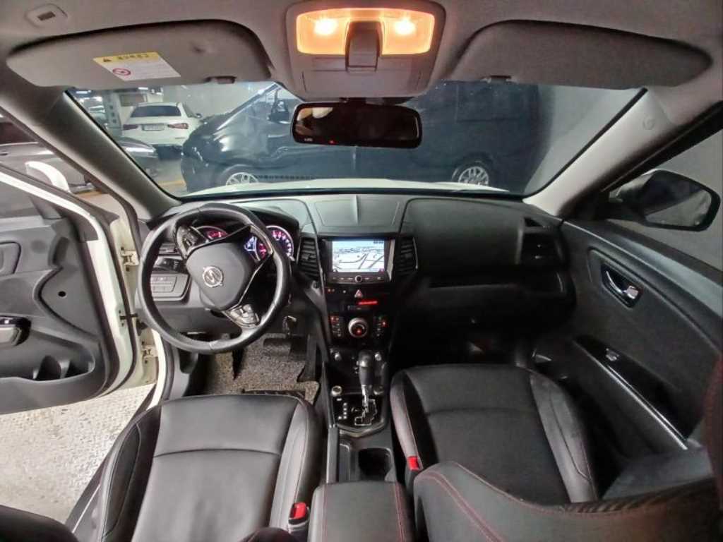 KG모빌리티(쌍용) 티볼리 에어 디젤 2WD IX - 이미지 3