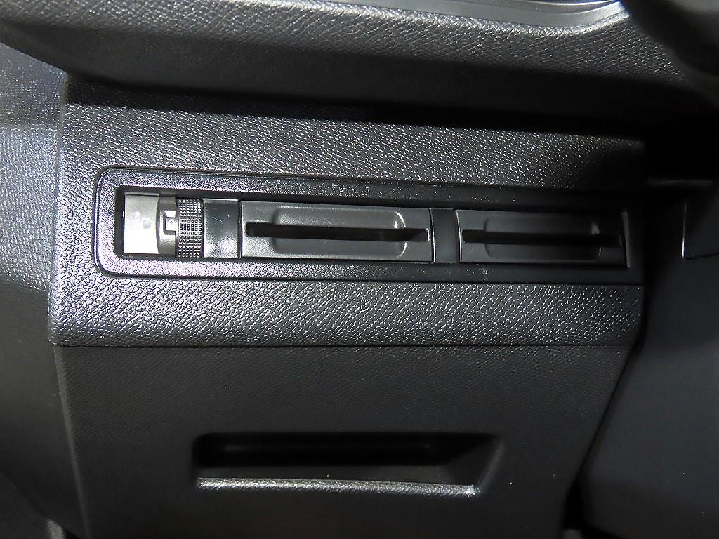 푸조 3008(2세대) 1.6 BlueHDi 알뤼르 - 이미지 18