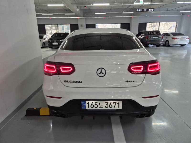 벤츠 GLC클래스 GLC 220d 4매틱 쿠페 - 이미지 3