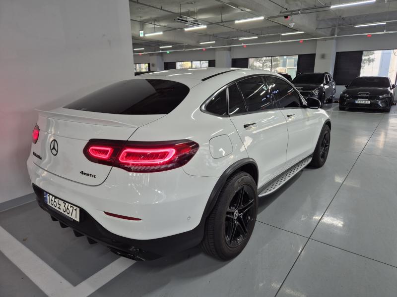 벤츠 GLC클래스 GLC 220d 4매틱 쿠페 - 이미지 8
