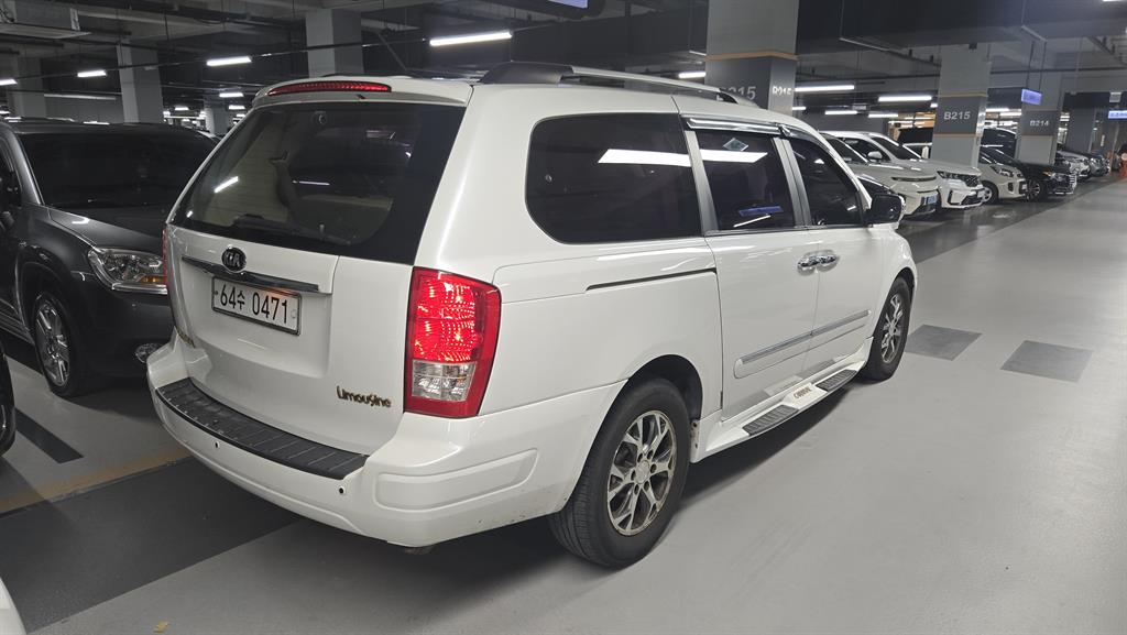 기아 카니발 R 리무진 디젤 9인승 GLX 최고급형 - 이미지 4