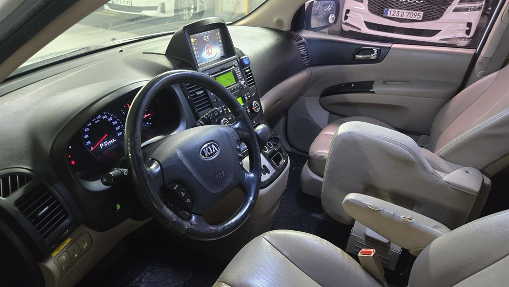 기아 카니발 R 리무진 디젤 9인승 GLX 최고급형 - 이미지 5