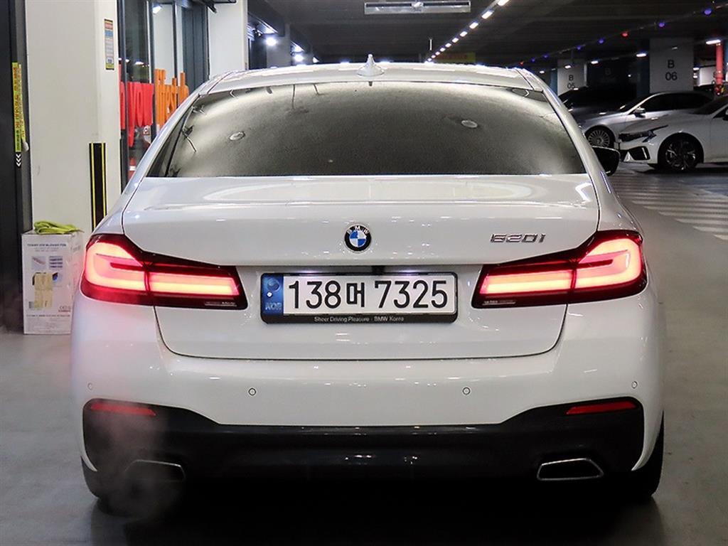 BMW 5시리즈(7세대) 520i M 스포츠팩 - 이미지 2