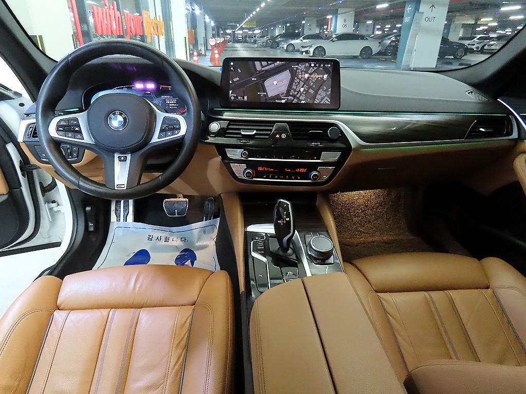 BMW 5시리즈(7세대) 520i M 스포츠팩 - 이미지 10
