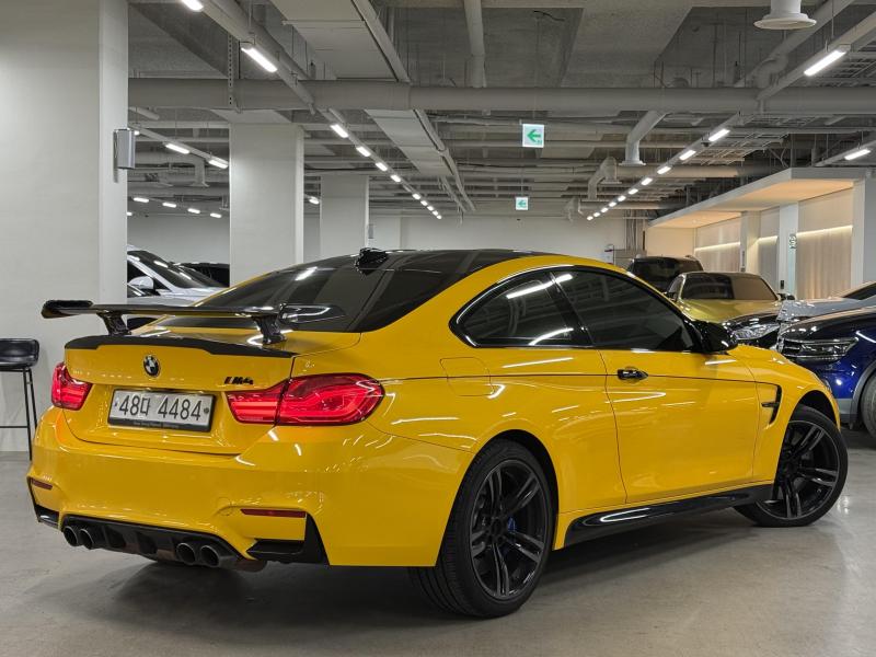 BMW M4 M4 쿠페 컴페티션 - 이미지 15