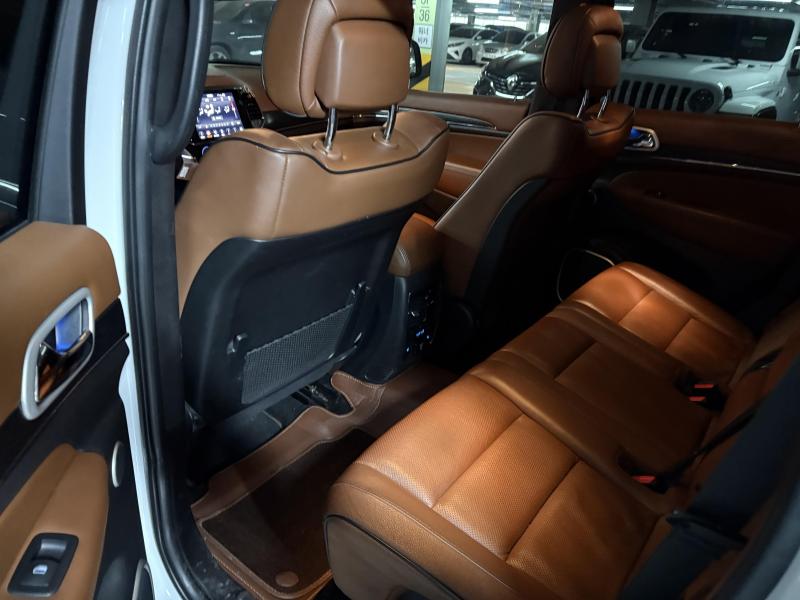 지프 그랜드 체로키(WK2) 3.6 V6 서밋 - 이미지 8