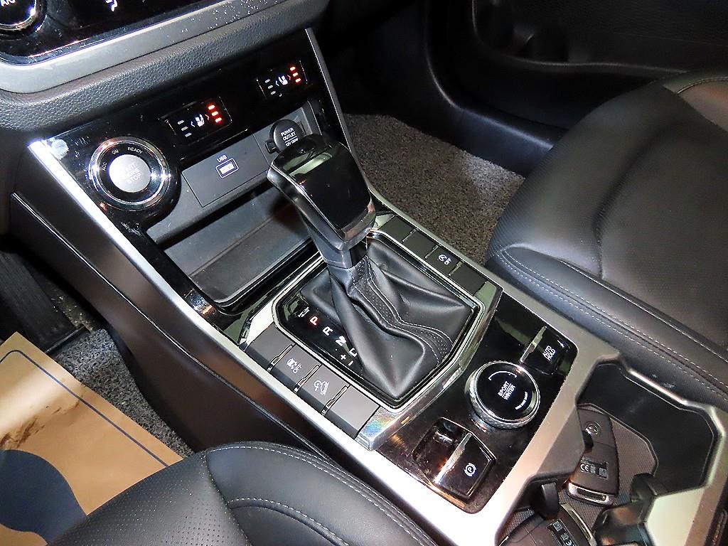 KG모빌리티(쌍용) 올 뉴코란도 1.6 디젤 2WD 딜라이트 - 이미지 4