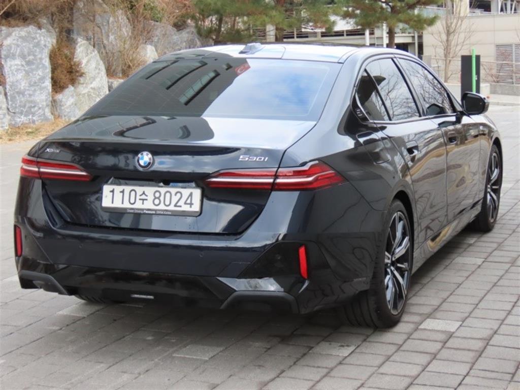 BMW 5시리즈(8세대) 530i xDrive M 스포츠 - 이미지 7