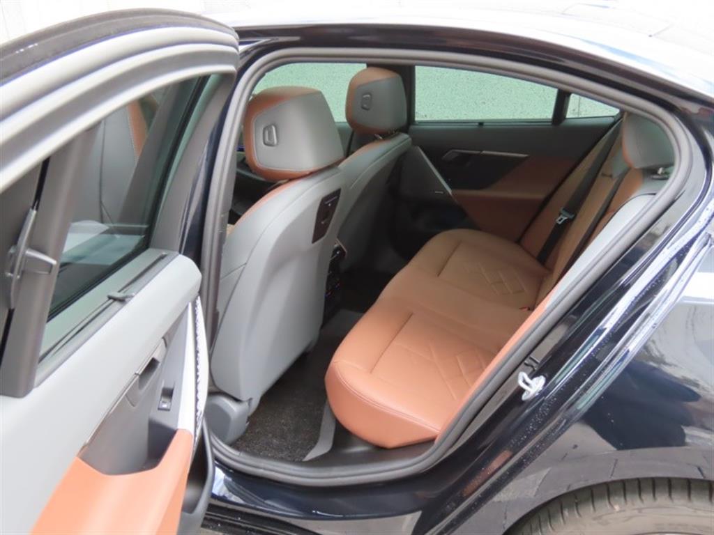 BMW 5시리즈(8세대) 530i xDrive M 스포츠 - 이미지 19