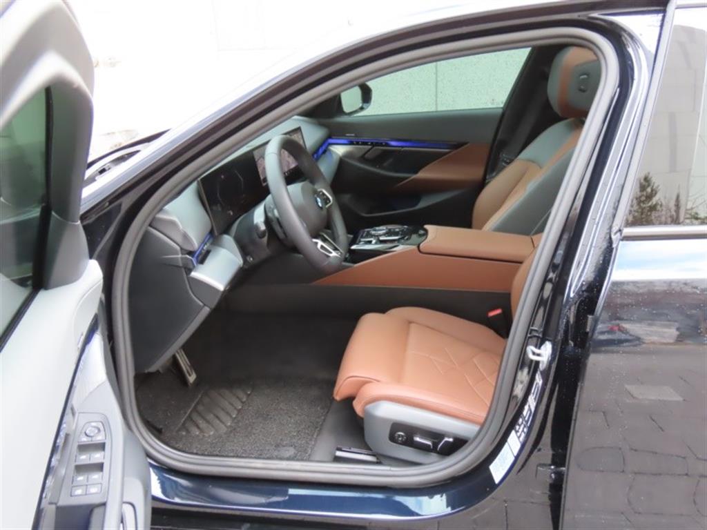 BMW 5시리즈(8세대) 530i xDrive M 스포츠 - 이미지 4