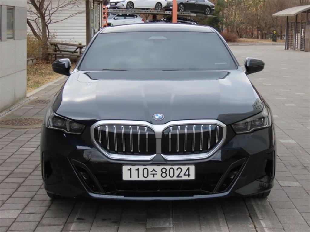 BMW 5시리즈(8세대) 530i xDrive M 스포츠 - 이미지 13