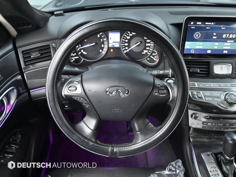 인피니티 Q70 3.7 AWD - 이미지 11