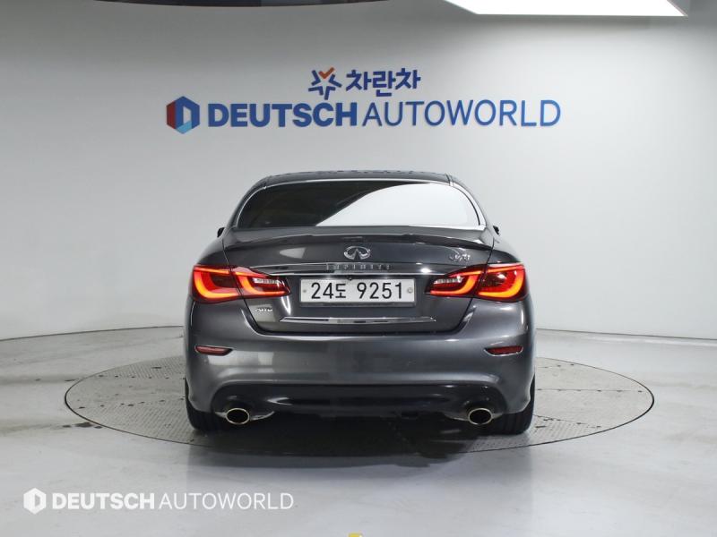 인피니티 Q70 3.7 AWD - 이미지 8