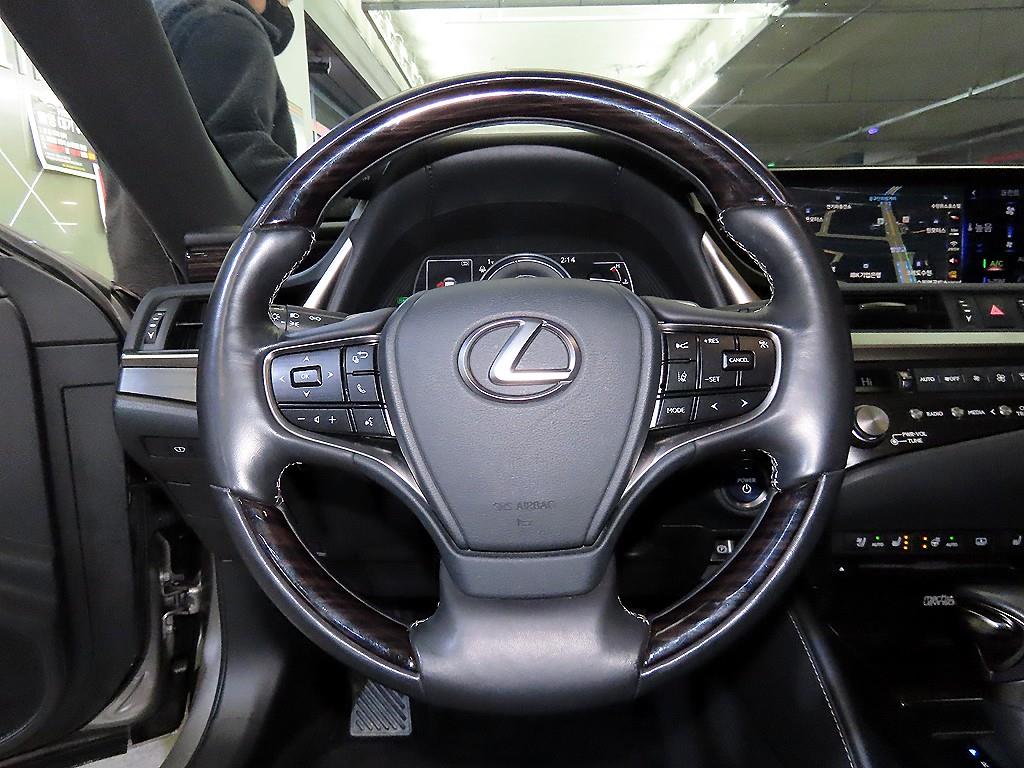 렉서스 ES(7세대) 300h 이그제큐티브 - 이미지 16