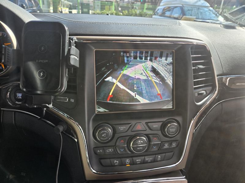 지프 그랜드 체로키(WK2) 3.0 CRD 오버랜드 - 이미지 3