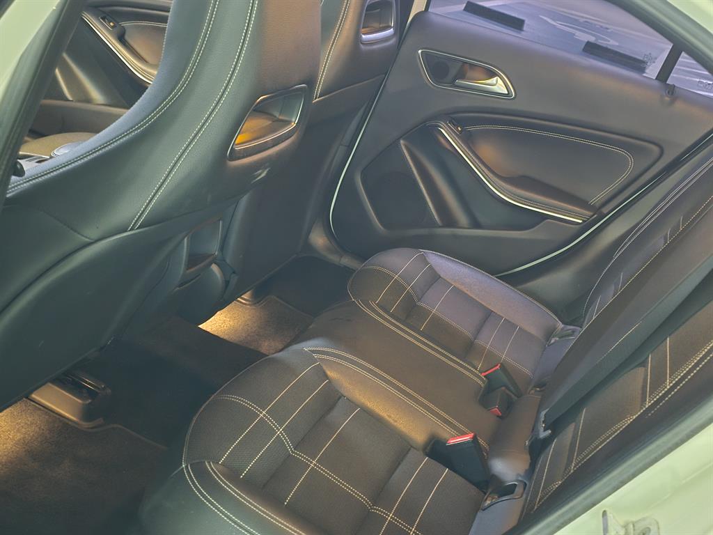 벤츠 A클래스(3세대) A180 CDI 나이트 - 이미지 4