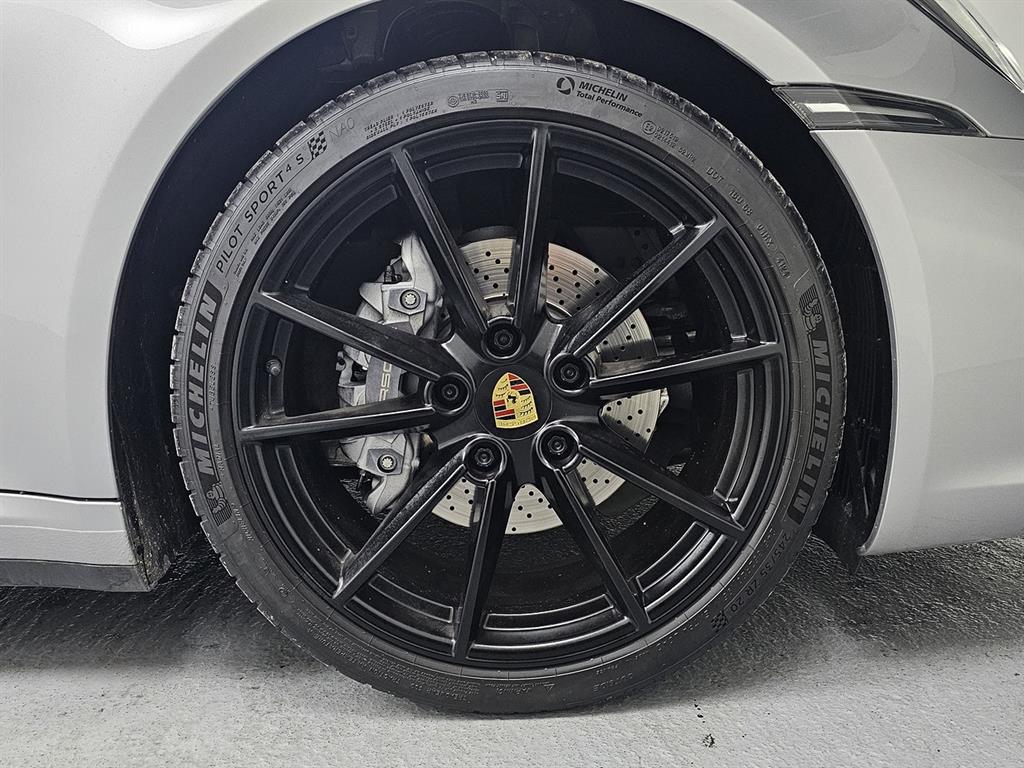 포르쉐 911(992) 카레라 4 - 이미지 3