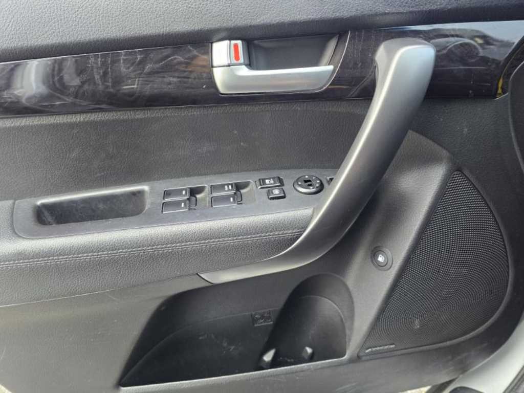 기아 뉴쏘렌토 R R2.0 2WD 프레스티지 - 이미지 3