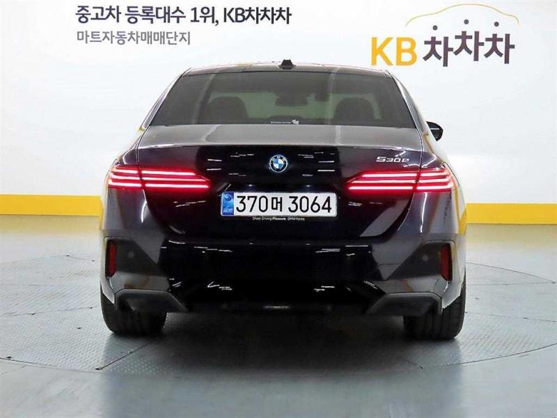 BMW 5시리즈(8세대) 530e M 스포츠 - 이미지 15