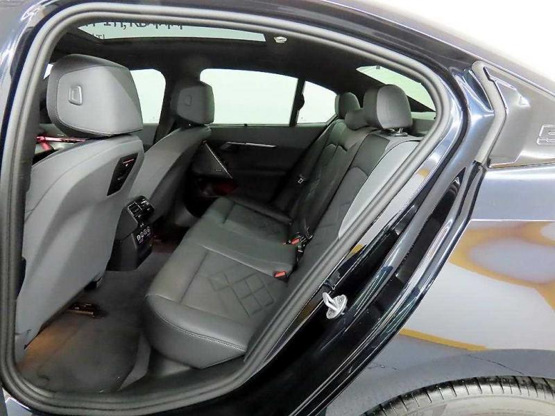 BMW 5시리즈(8세대) 530e M 스포츠 - 이미지 8