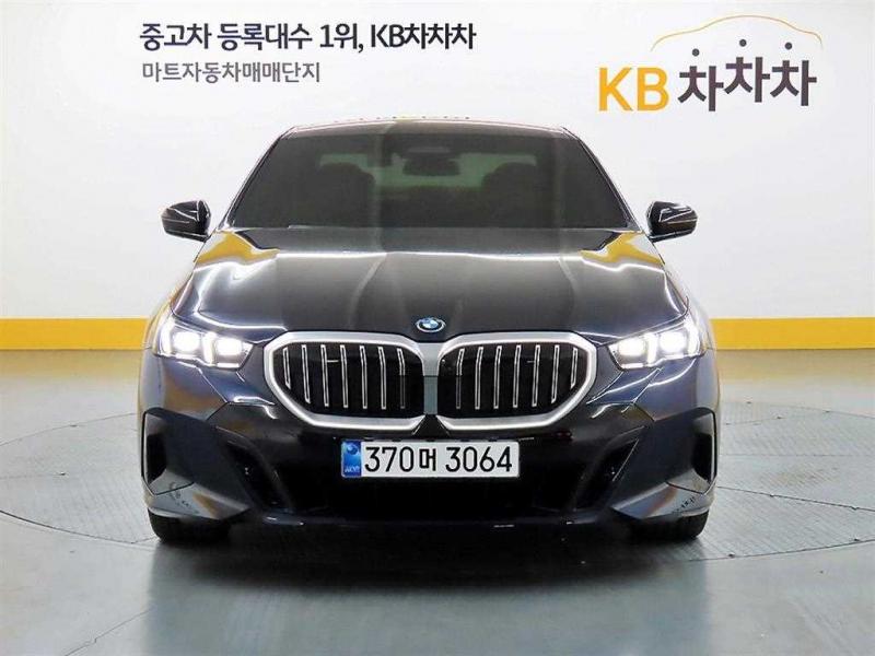 BMW 5시리즈(8세대) 530e M 스포츠 - 이미지 11