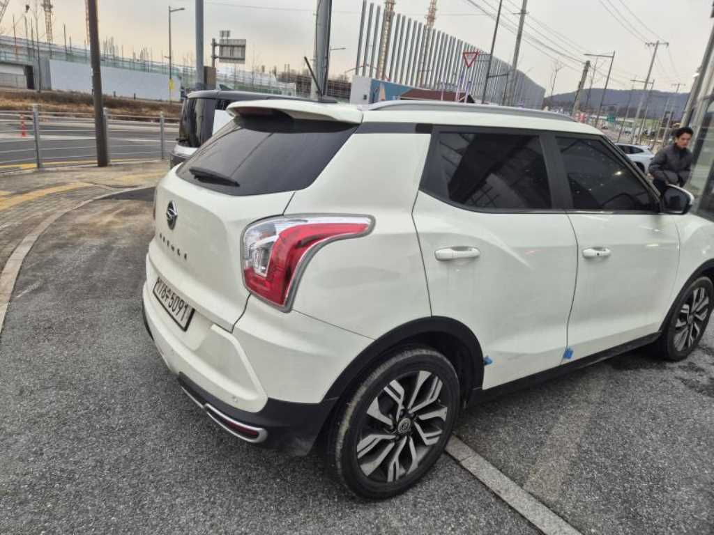 KG모빌리티(쌍용) 티볼리 아머 1.6 디젤 VX - 이미지 2