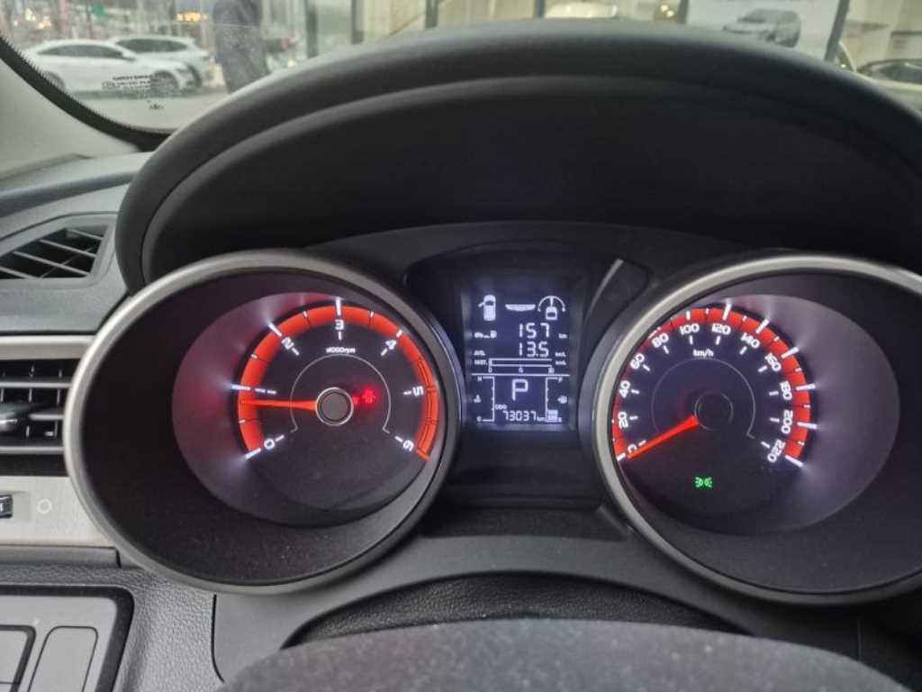 KG모빌리티(쌍용) 티볼리 아머 1.6 디젤 VX - 이미지 3