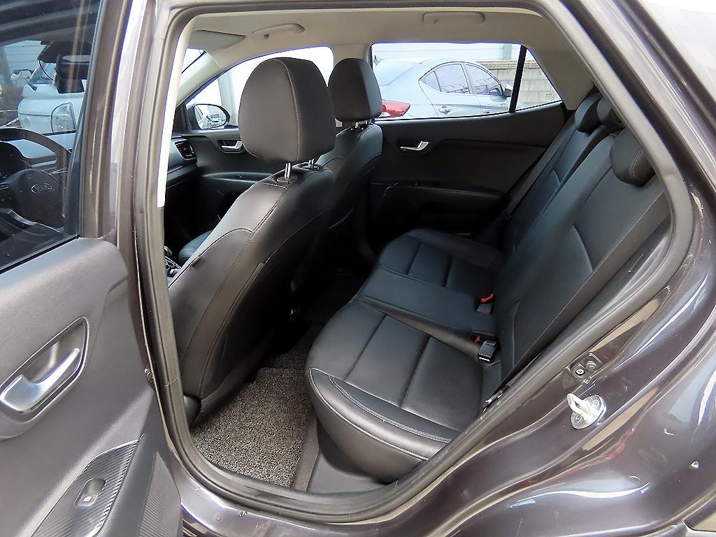 기아 스토닉 1.4 가솔린 프레스티지 - 이미지 12