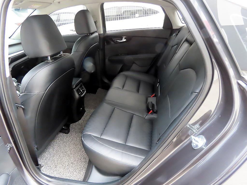 기아 더 뉴 K3 1.6 가솔린 시그니처 - 이미지 3