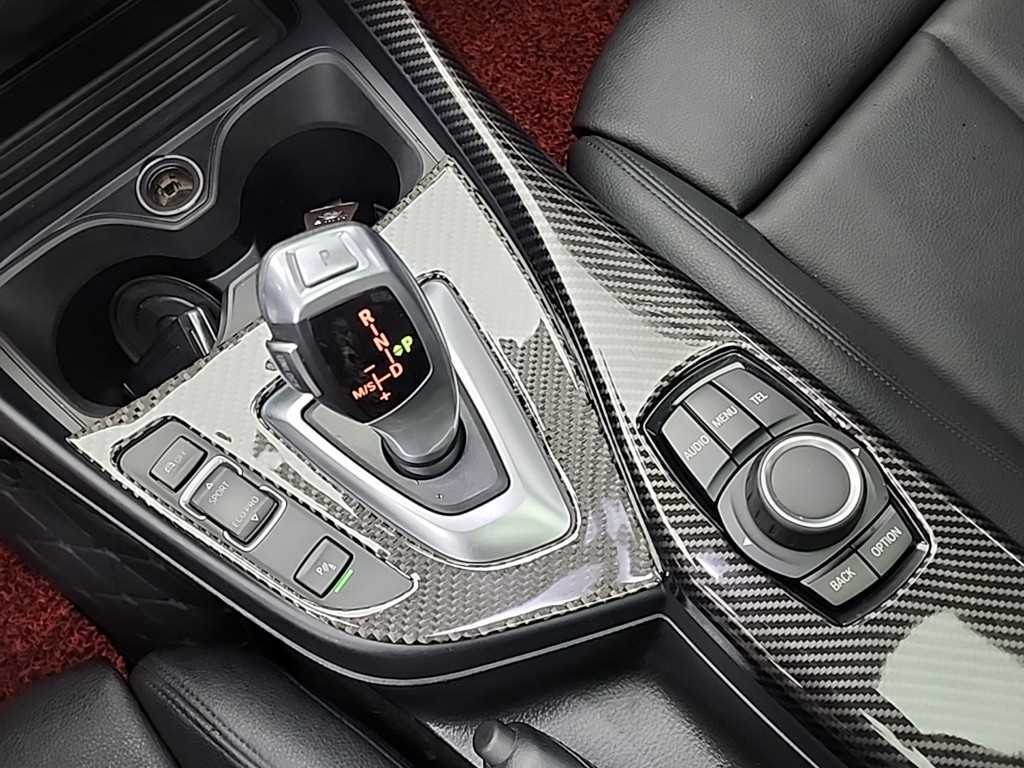 BMW 1시리즈(2세대) 5도어 118d 스포츠 라인 - 이미지 5