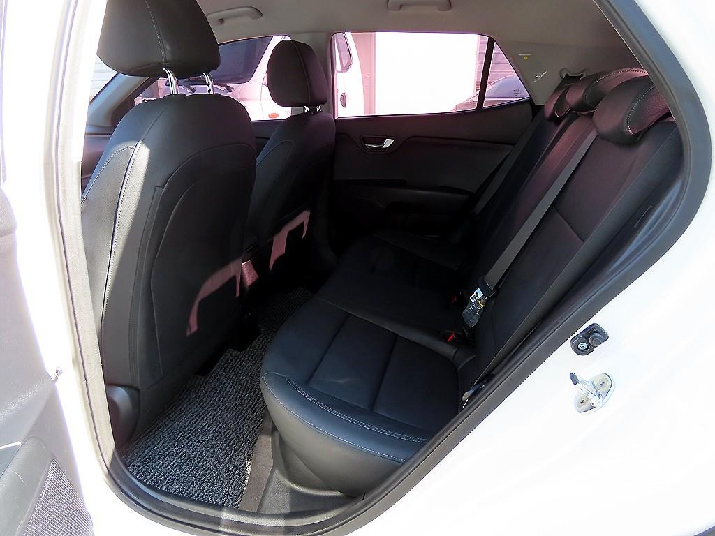 기아 스토닉 U2 1.6 디젤 프레스티지 - 이미지 10