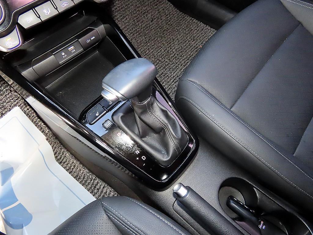 기아 스토닉 U2 1.6 디젤 프레스티지 - 이미지 14