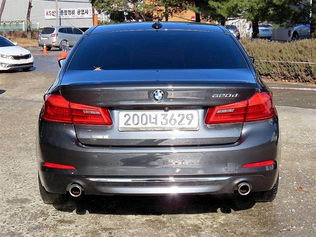 BMW 5시리즈(7세대) 520d 럭셔리 라인플러스 - 이미지 12