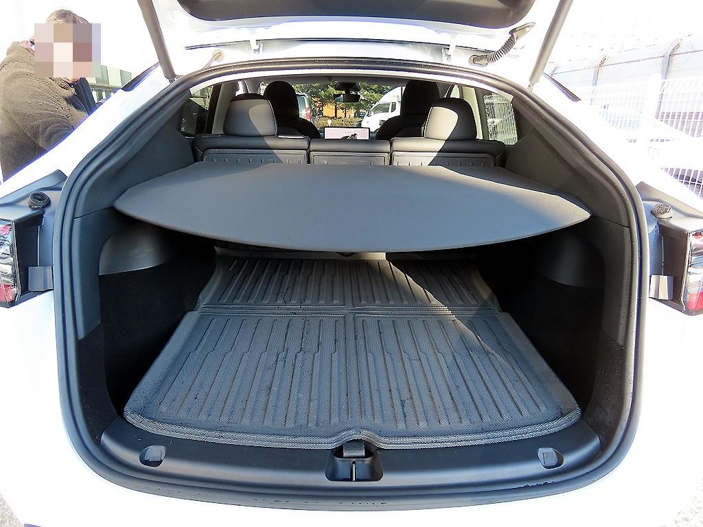 테슬라 모델 Y RWD - 이미지 11