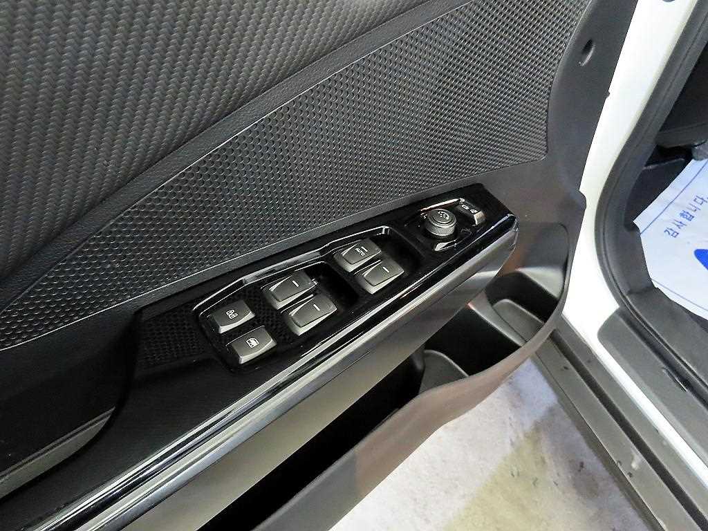 KG모빌리티(쌍용) 베리 뉴 티볼리 1.5 가솔린 2WD V3 - 이미지 19