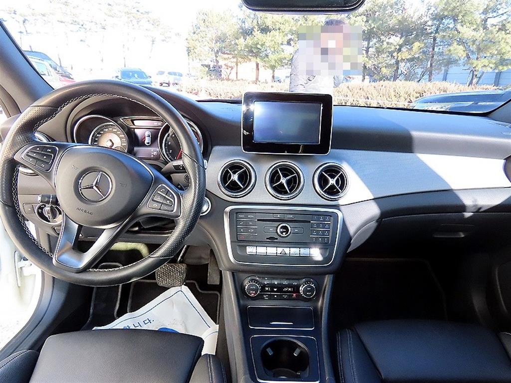 벤츠 CLA클래스 CLA250 4매틱 - 이미지 11