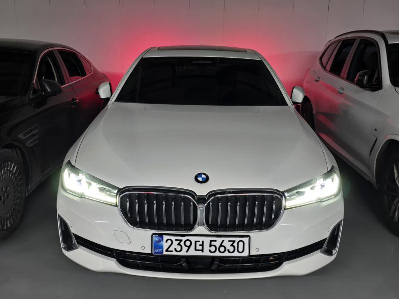 BMW 5시리즈(7세대) 520i 럭셔리 - 이미지 6