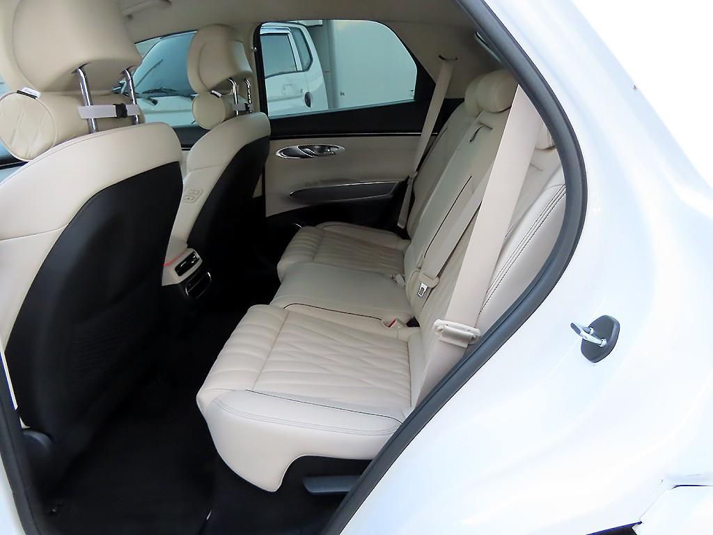 제네시스 GV70 2.2 디젤 AWD 기본형 - 이미지 3