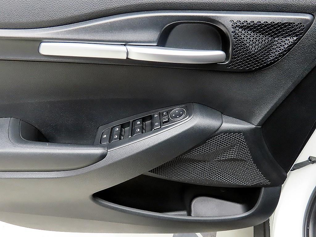 기아 더 뉴셀토스 1.6 가솔린 터보 2WD 프레스티지 - 이미지 14