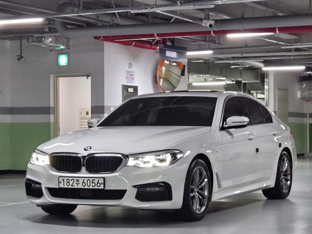 BMW 5시리즈(7세대) 520i M 스포츠팩 - 이미지 9