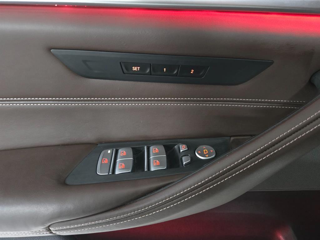 BMW 5시리즈(7세대) 520i M 스포츠팩 - 이미지 19