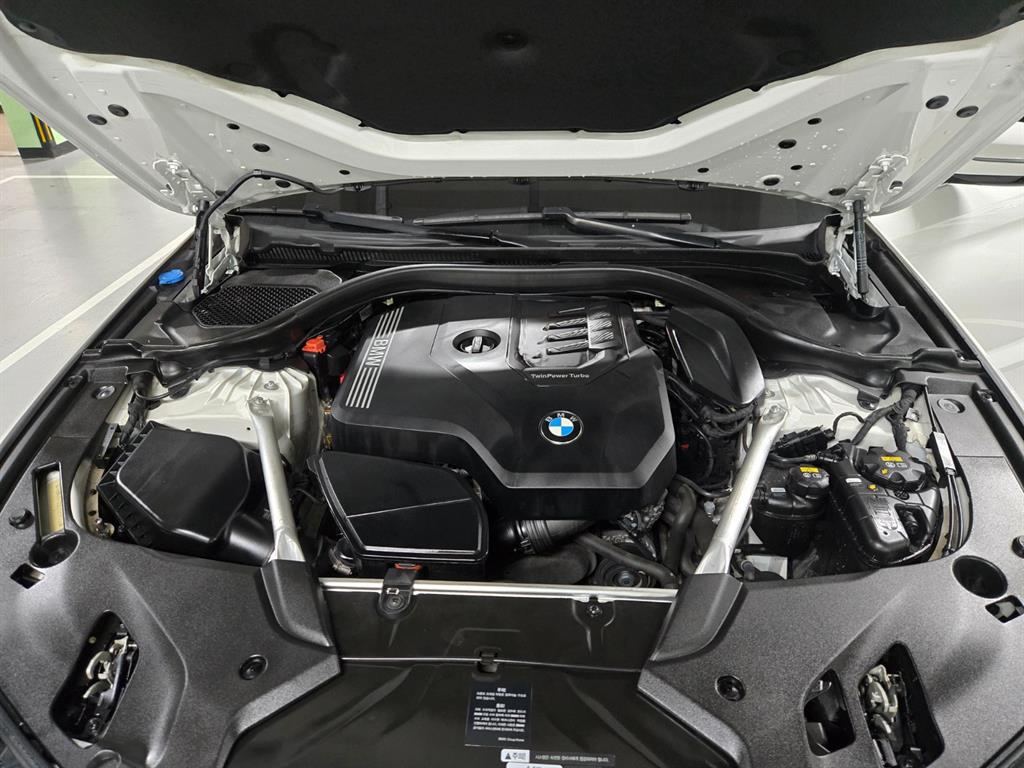 BMW 5시리즈(7세대) 520i M 스포츠팩 - 이미지 18