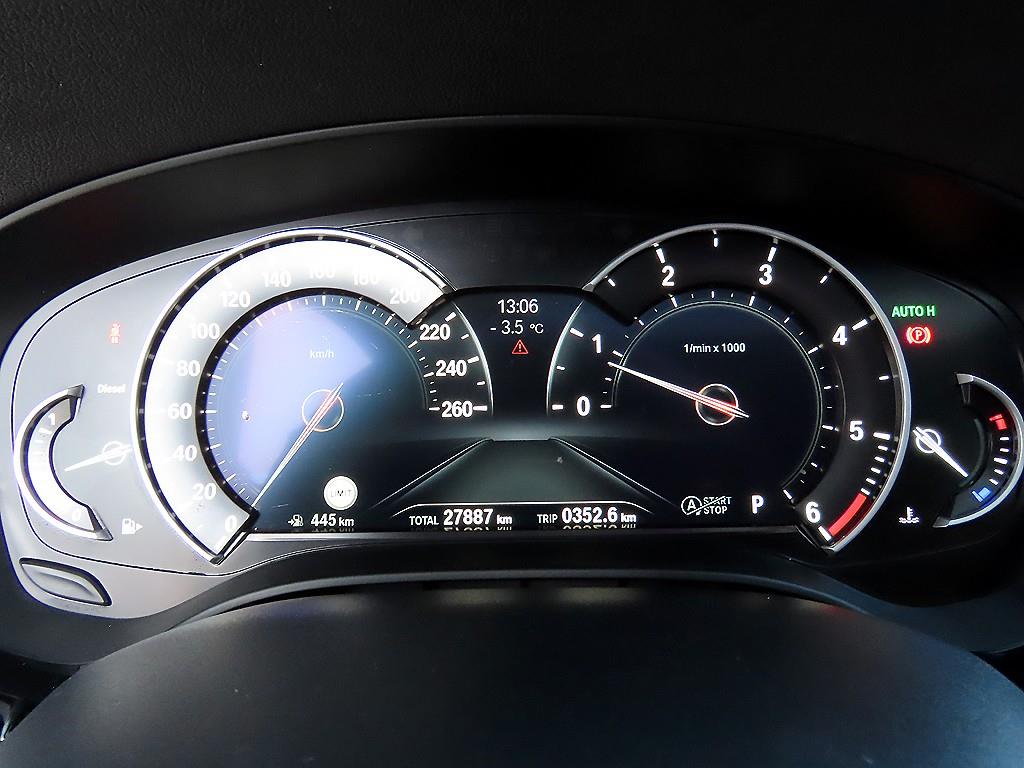 BMW 5시리즈(7세대) 520d M스포츠팩 스페셜 - 이미지 11