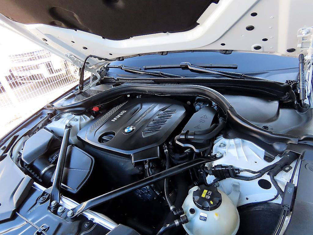 BMW 5시리즈(7세대) 520d M스포츠팩 스페셜 - 이미지 17