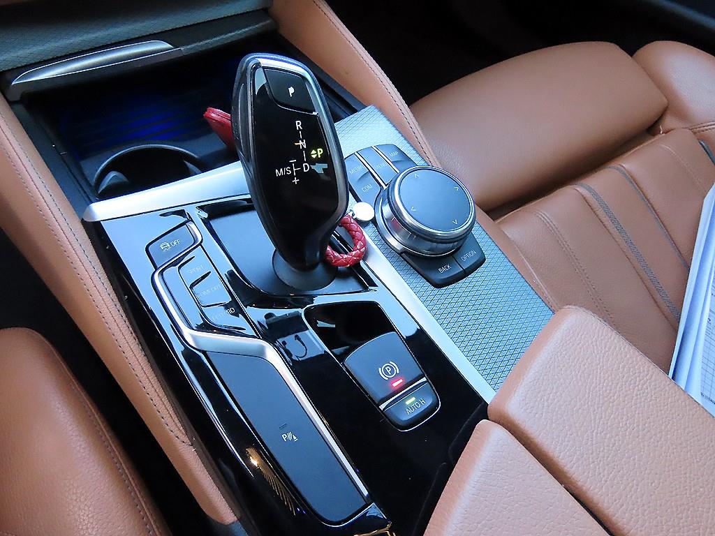 BMW 5시리즈(7세대) 520d M스포츠팩 스페셜 - 이미지 2